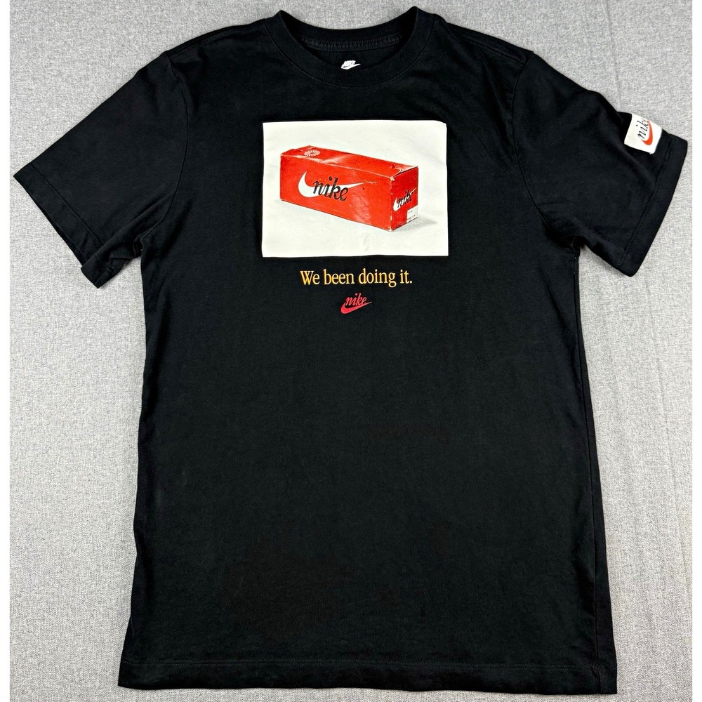 Nike Mens Small T Shirt Black We Been Doing It Shoebox Graphic Tee DJ1389-010